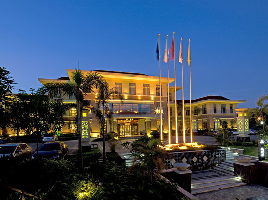 云南交投·新河湾酒店