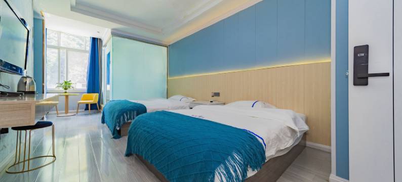 泸定康宏精品酒店图片