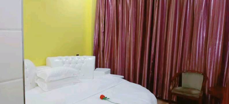 石嘴山君泰商务宾馆(光明中学店)图片