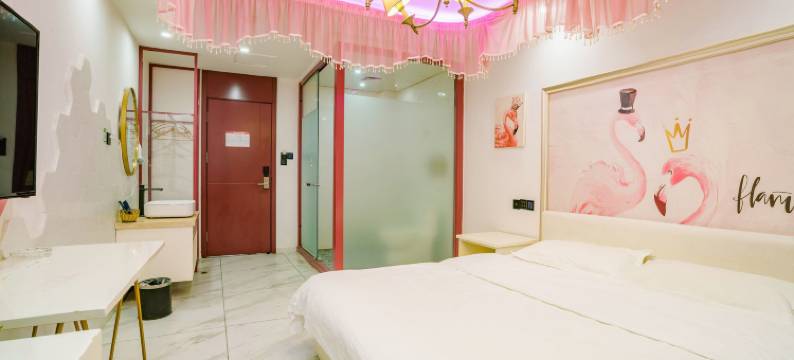 爱客100主题酒店(李村地铁站万达广场店)图片