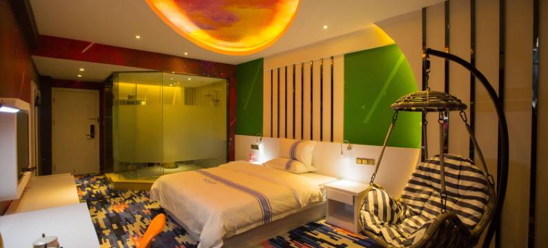 银盛主题酒店(大理高铁站洱海公园店)图片