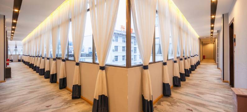 腾冲荭森酒店(财富中心店)图片