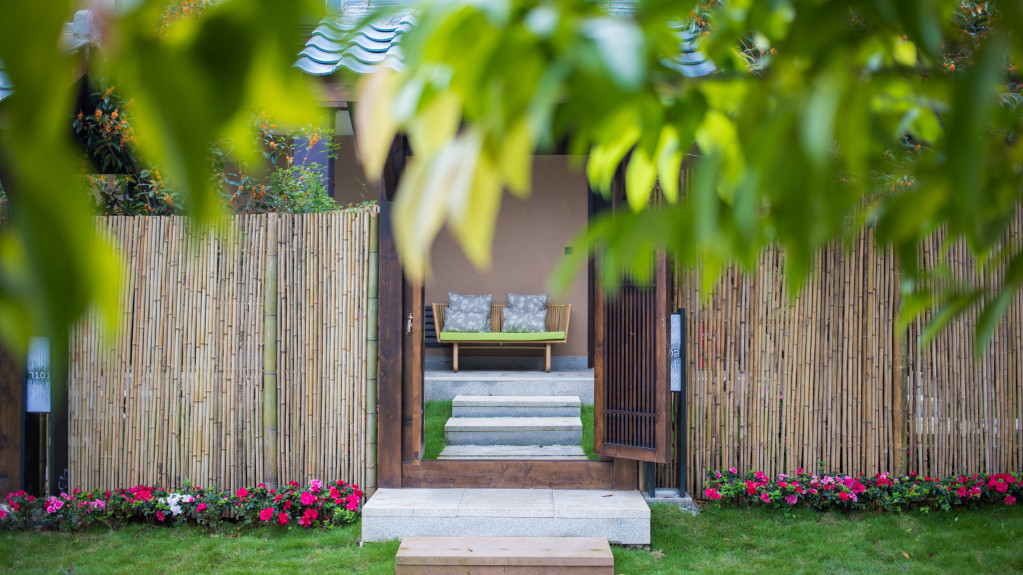 Chengdu Howard Johnson Huashuiwan Hot Springs Resort Over view