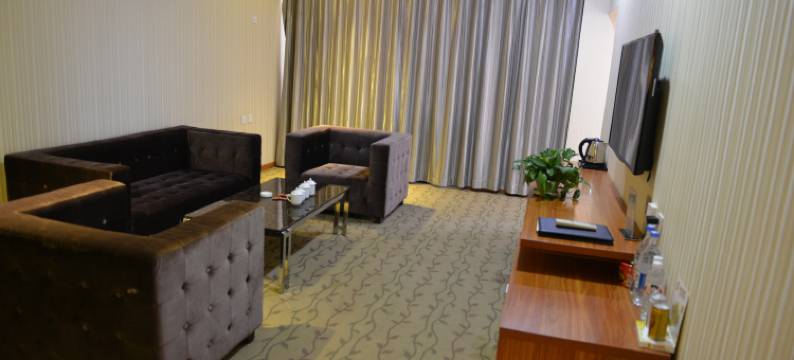 圆梯酒店(赤峰妇产医院店)图片