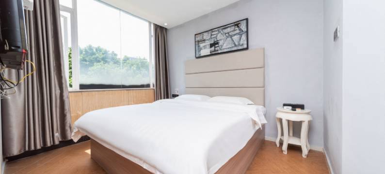 清远利人主题酒店图片