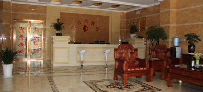 陇川陇存大酒店图片