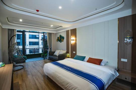 荥经金海岸酒店(财富中心店)