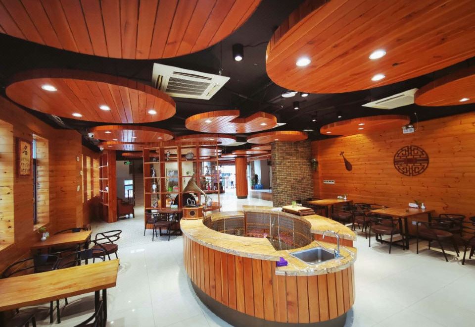 Golden Villa Park Hotel Shanghai Hotel Overview