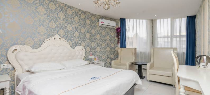 爱客100主题酒店(青岛李村步行街李村地铁站店)图片