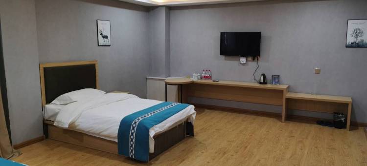 察右中旗露苗商务酒店图片