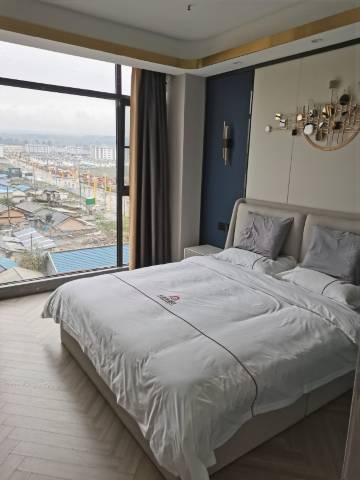 布拖朵洛荷大酒店