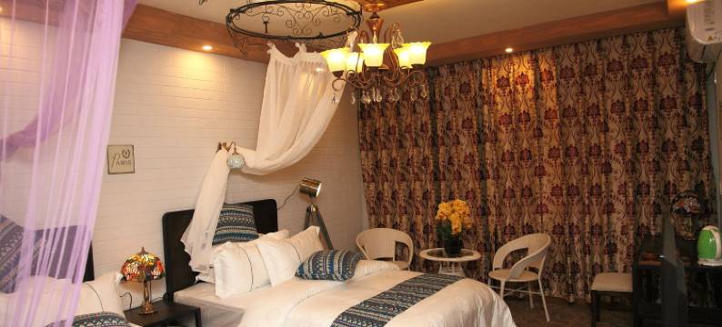 梧桐树下客栈(武陵源景区溪布街店)图片