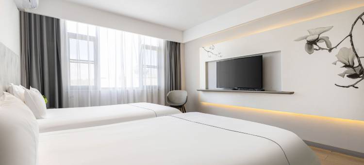 白玉兰酒店(琼海万泉河环球春天广场店)图片