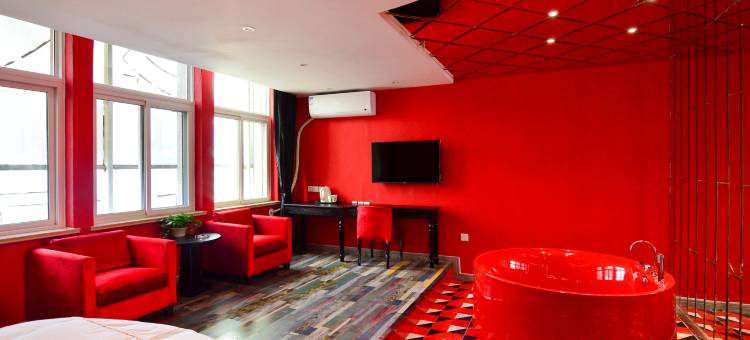 爱客100主题酒店(青岛李村步行街李村地铁站店)图片