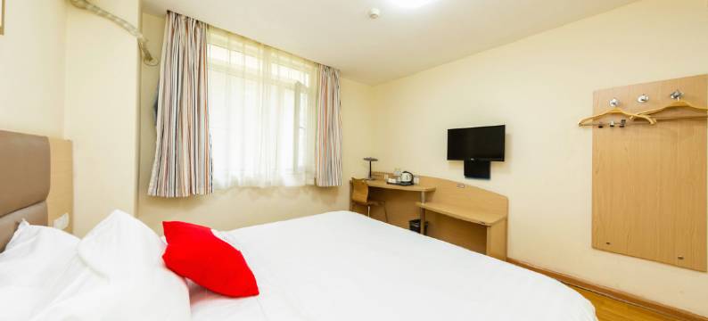 云枕酒店(重庆上清寺牛角沱轻轨站店)图片