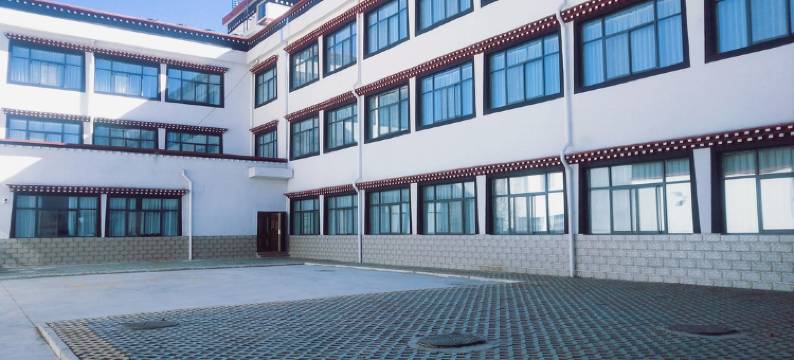 浪卡子羊湖酒店图片