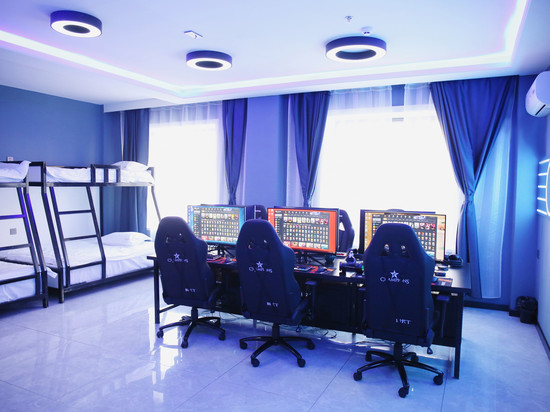 宇航员电竞酒店