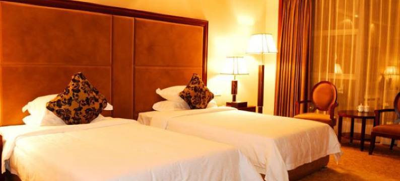 甘孜董杰拉措藏式特色精品酒店图片