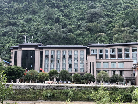 宝兴熊猫老家大酒店