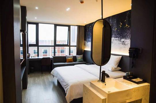 句容丁丁假日民宿