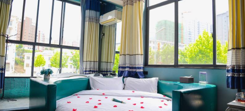 栾川邂逅时光主题酒店图片