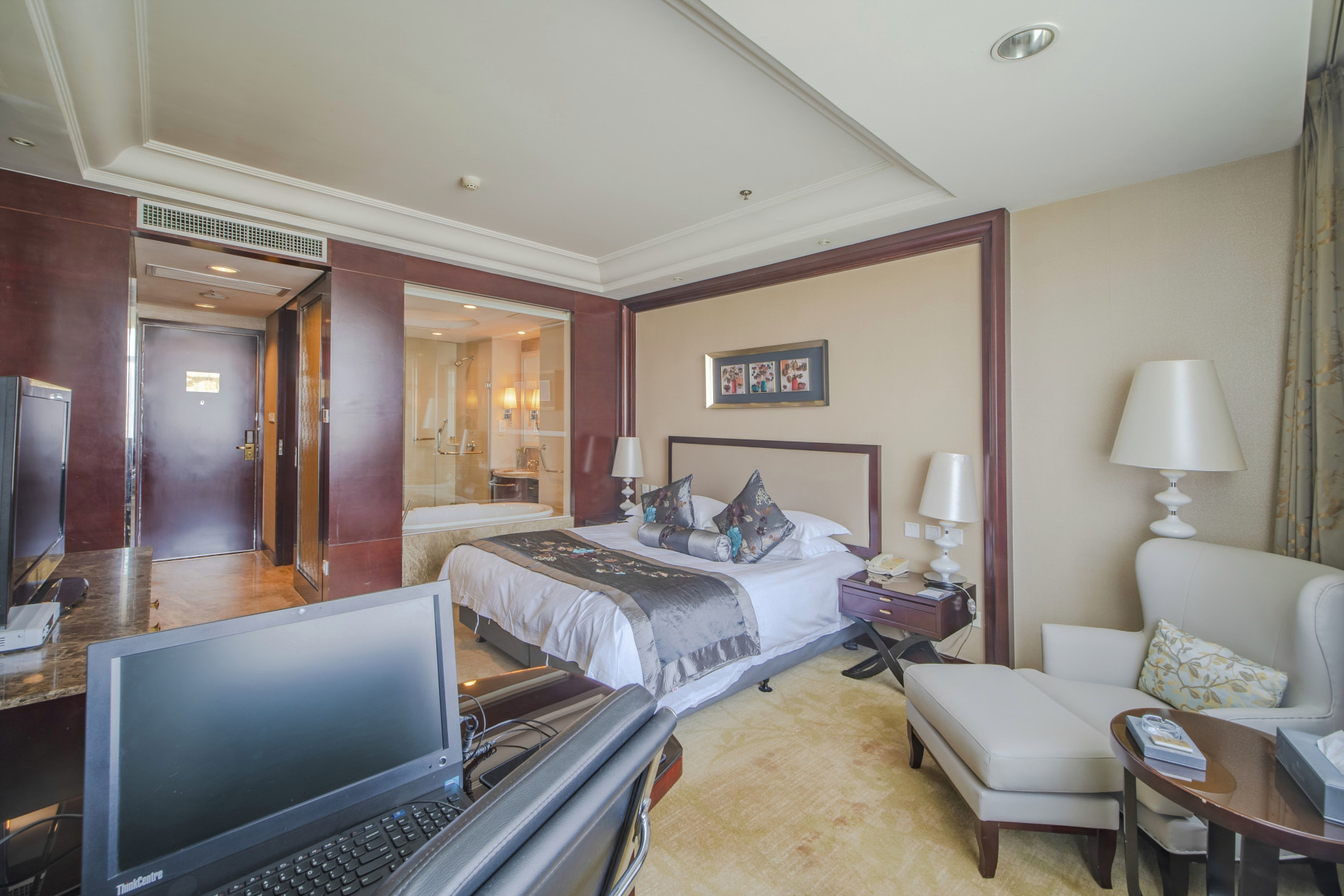 Guo Erluosi Hotel Over view