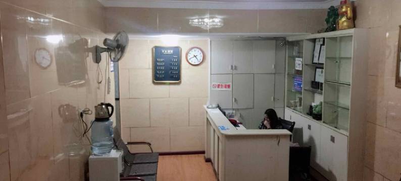 鹤峰街中阁宾馆图片