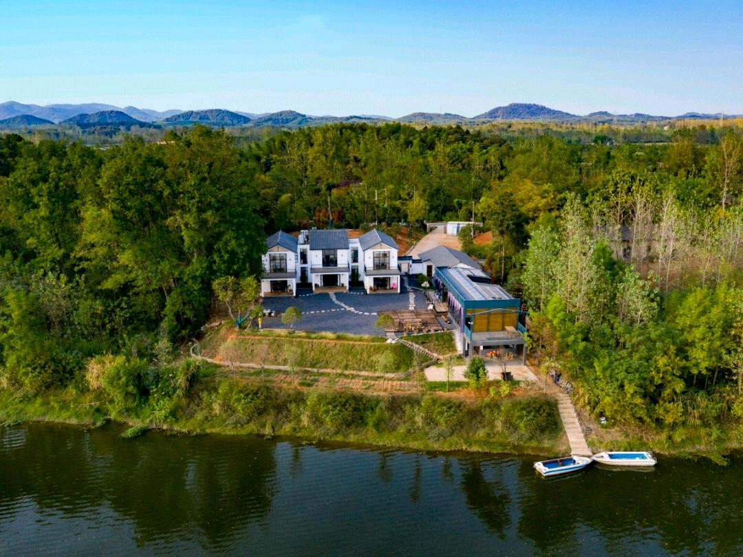 Yueshui Mountain HouseOver view