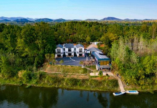 Yueshui Mountain HouseHotel Overview