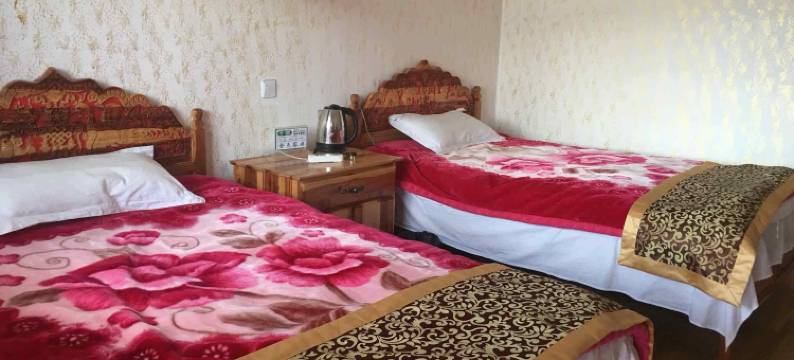 色达金色家园酒店图片