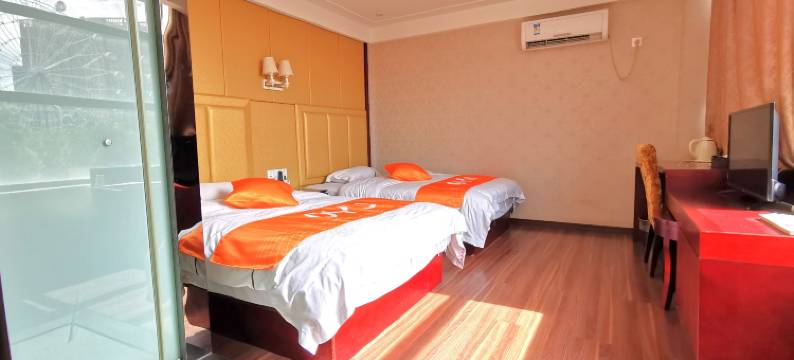 洪源假日酒店(百联奥特莱斯广场腾龙大道地铁站店)图片