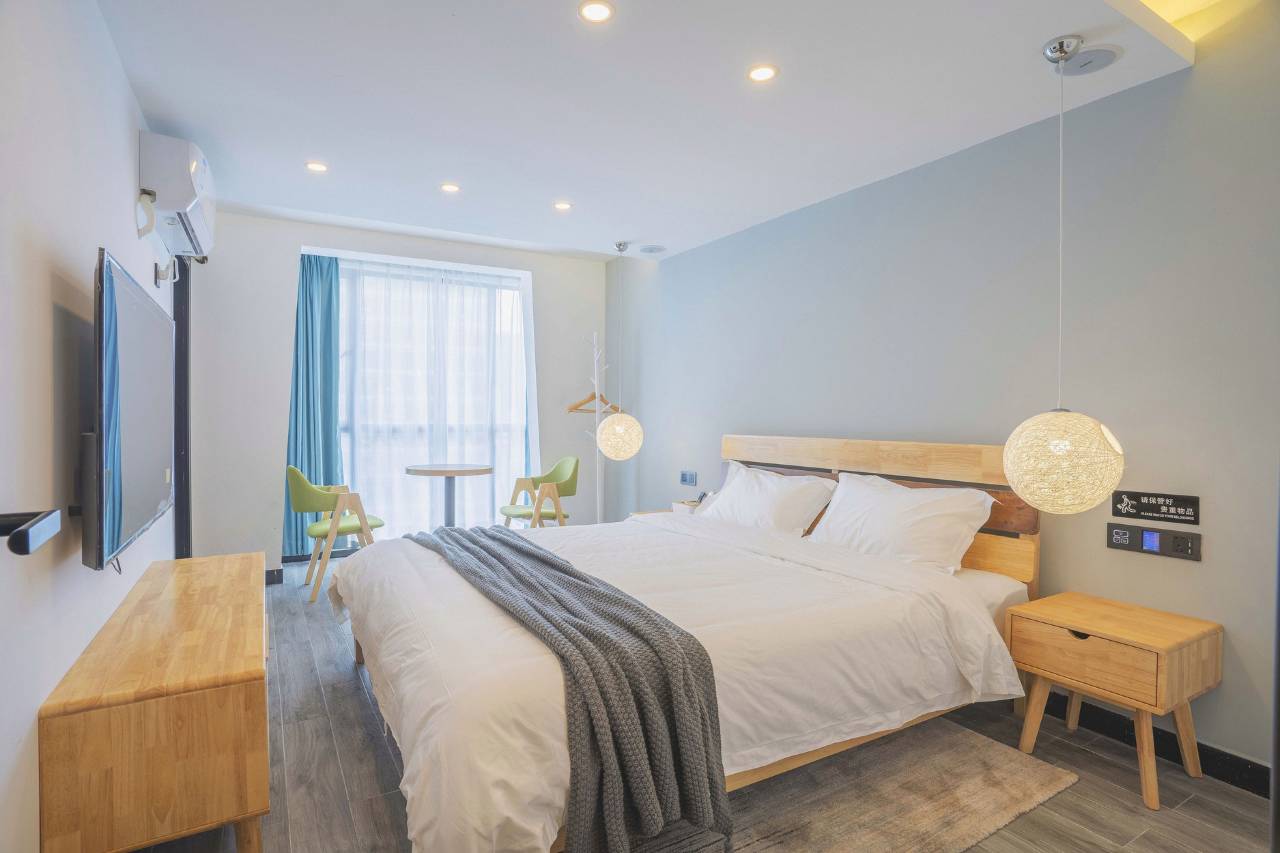 千寻设计师民宿(IFS国金中心五一广场地铁站店)