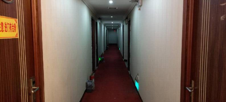 罗山军威快捷宾馆图片