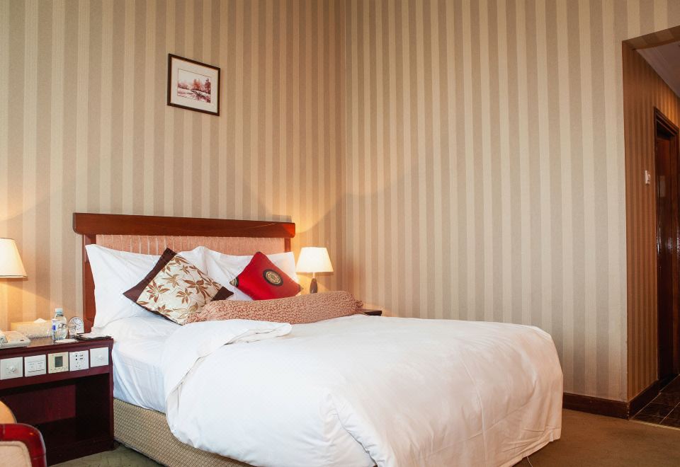 Long Shao Heng Hotel Hotel Overview