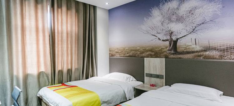 派酒店(哈密火车站店)图片