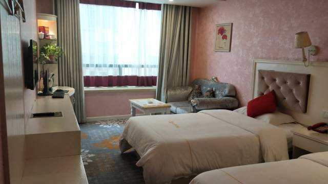 龙山芒果时尚酒店