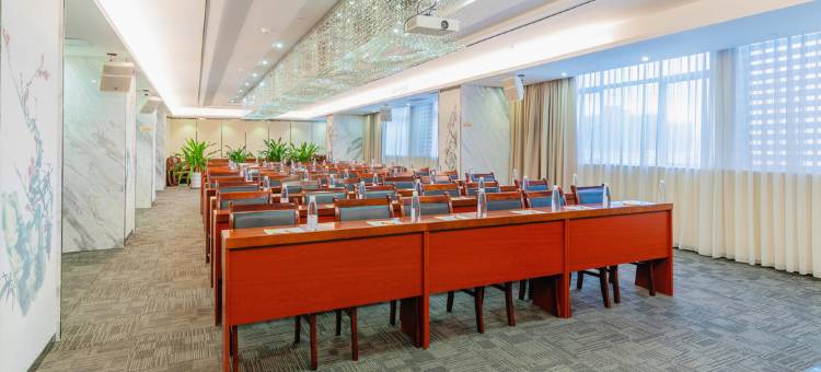 清远美林国际酒店(清新古龙峡飞来湖公园店)图片