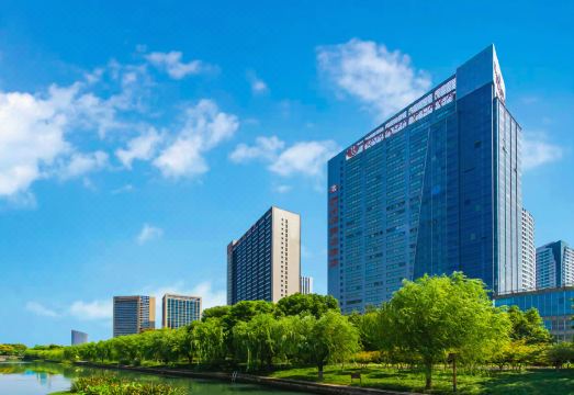 杭州滨江宝龙城诚业路华美达酒店外景图