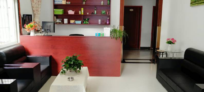 清枫小苑民宿(湖北美术学院藏龙岛校区纺织大学外经贸学院店)图片