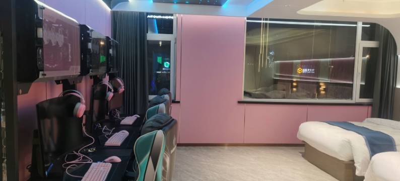 华辰电竞轻奢酒店(东营西城万达广场店)图片