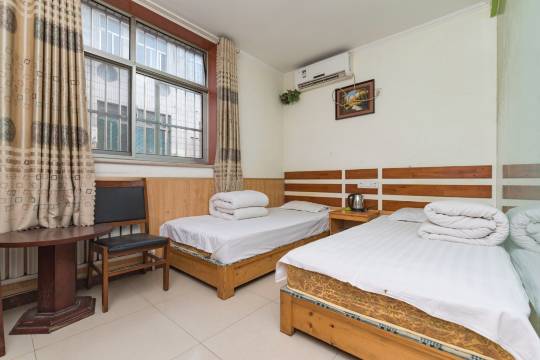 岳鑫宾馆(泰山站长途汽车站店)