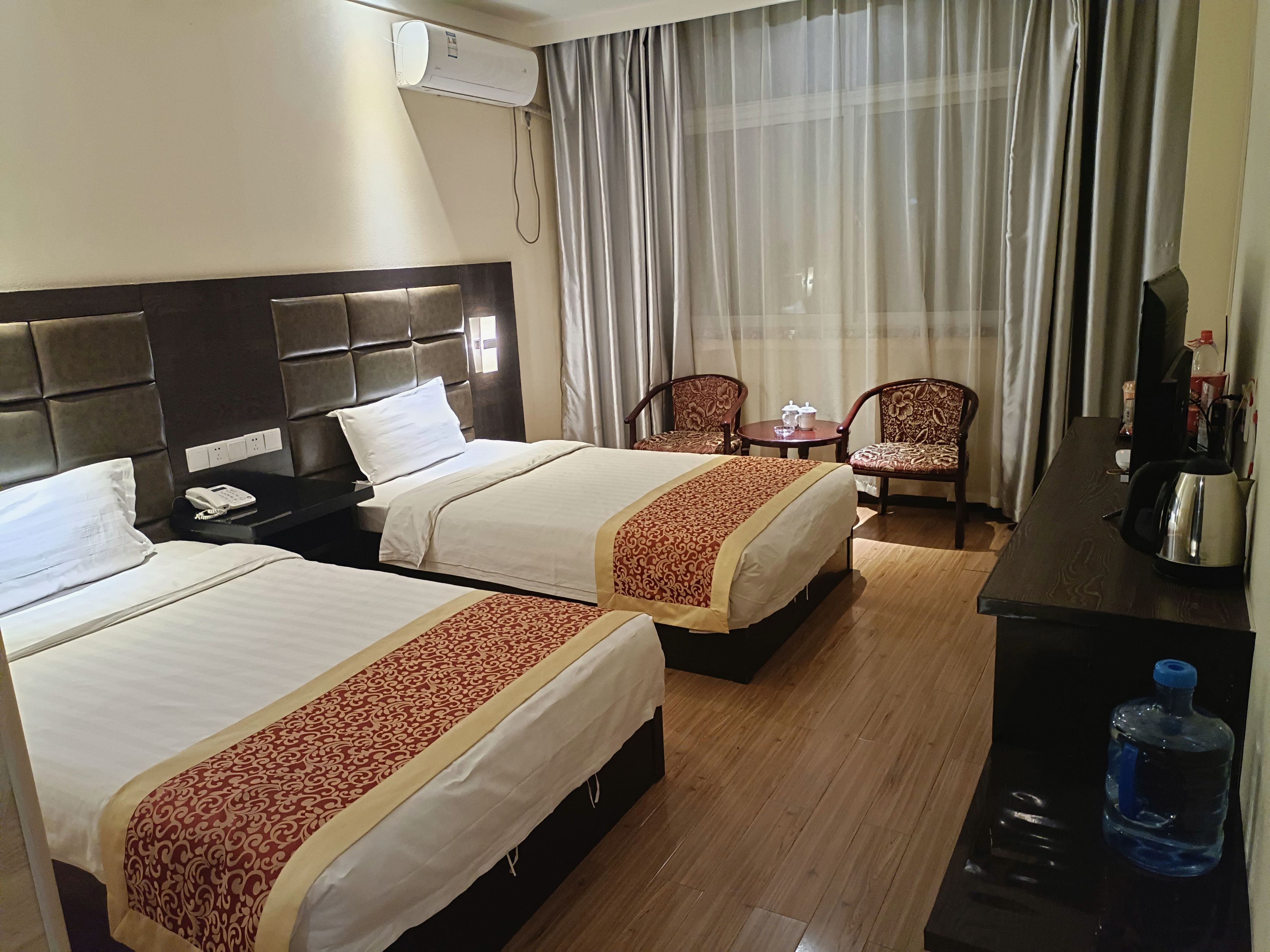 Ronghui Business HotelOver view