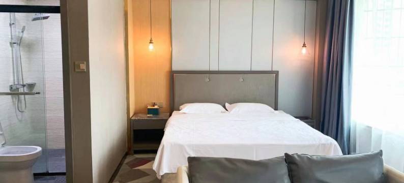 三亚海蓝湾度假酒店(海月广场外贸路美食街店)图片