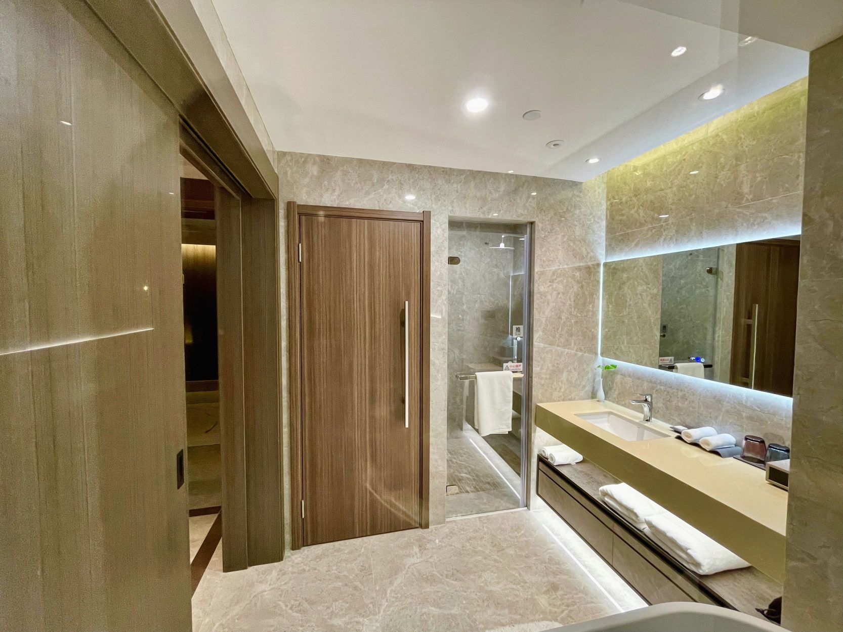 Weijia Holiday Hotel (Pizhou East Railway Station)Over view