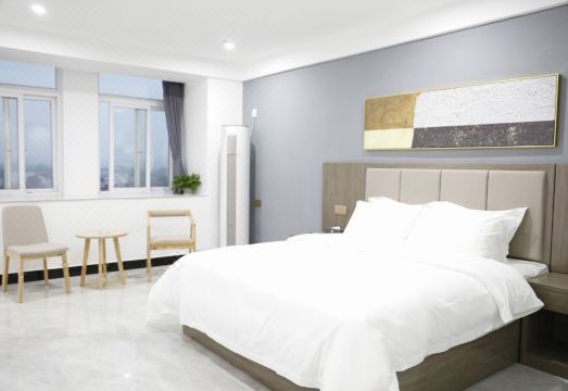 Cloud Light Language Hotel (Taihe Bus Station Branch)Hotel Overview