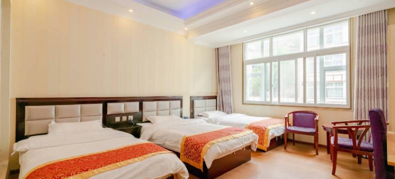 泸定春景宾馆图片