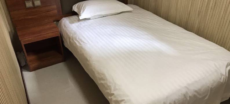 留恋快捷酒店(邯郸火车站贸易街店)图片