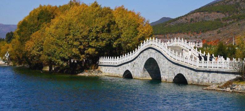 丽江溪语湖畔酒店图片