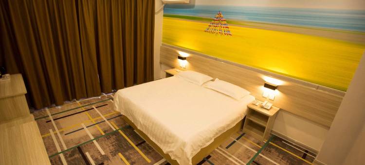 骏怡精选酒店(唐山爱琴海火车站店)图片