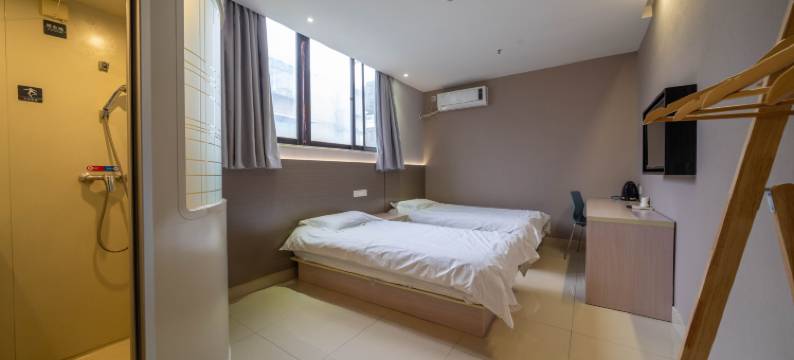 易佰连锁旅店(上海天山缤谷广场威宁路地铁站店)图片